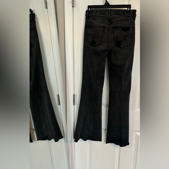 American Eagle Super High Rise Flare 4R
Worn one time
Color: Black - Picture 2 of 4
